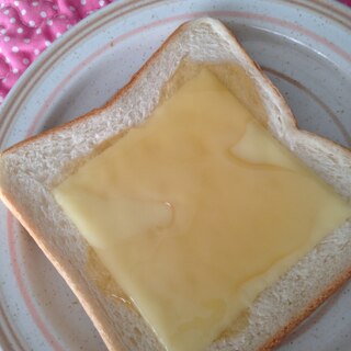 バターと大葉とチーズと蜂蜜のトースト